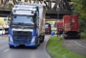 LKW blieb unter Bruecke haengen Koeln Ehrenfeld Innere Kanalstr Hornstr P485